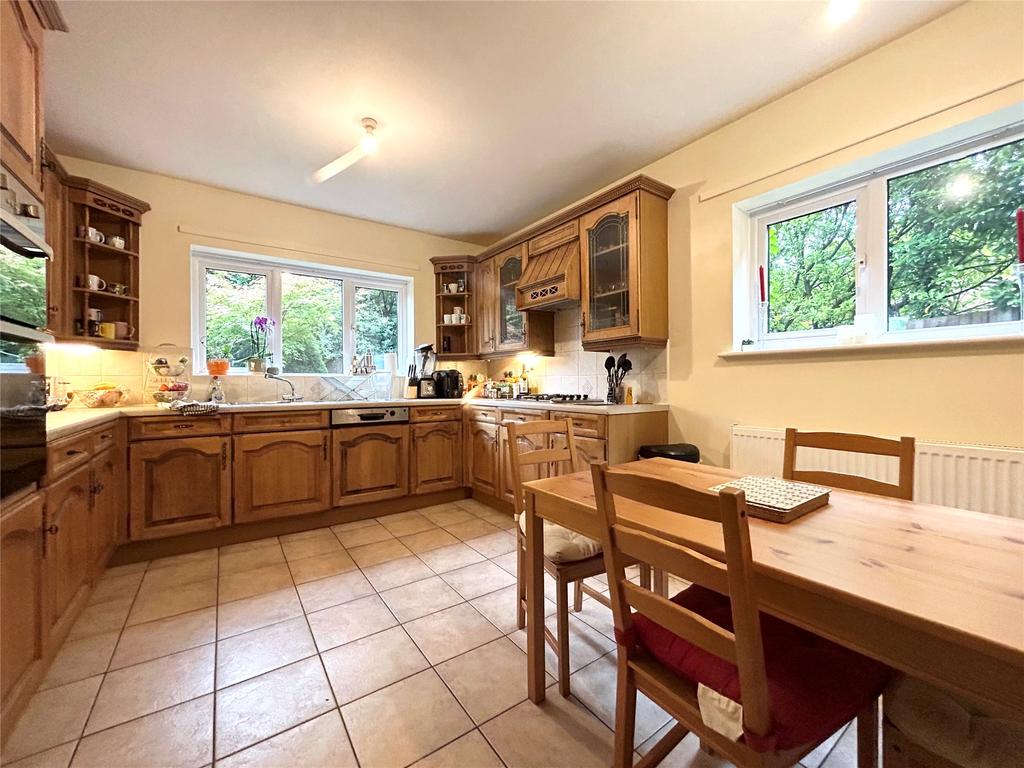 Gilbert Way, Finchampstead, Wokingham, Berkshire, RG40 4 bed detached