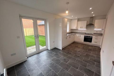 3 bedroom detached house to rent, Piper Way, Chichester