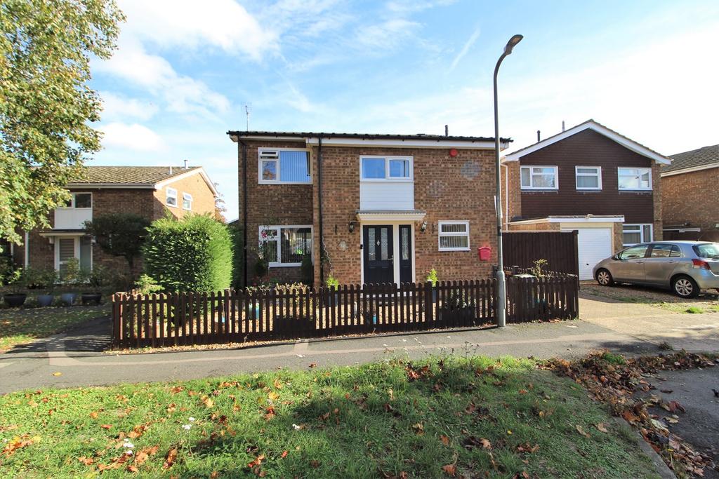 Turnberry Close, Bletchley, Milton Keynes, MK3 4 bed detached house for