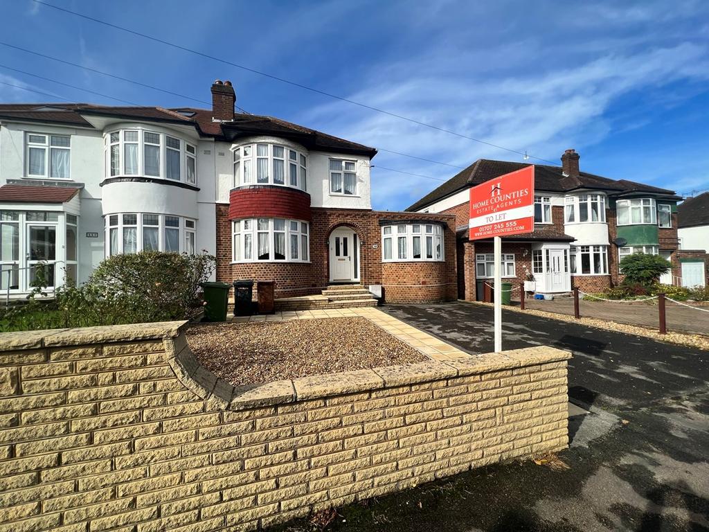 Baker Street, Potters Bar, EN6 3 bed semidetached house to rent £