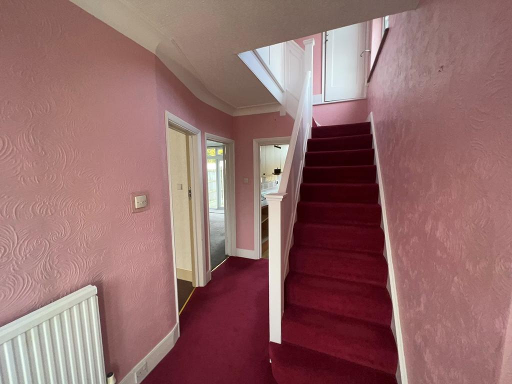 Baker Street, Potters Bar, EN6 3 bed semidetached house £2,300 pcm