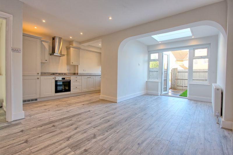 Pinewood Close, Gerrards Cross 2 bed terraced house £585,000