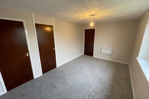 1 bedroom flat to rent, AMBLECOTE - Hill Street