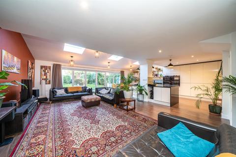 2 Flinders Close, St Albans, AL1 5SZ