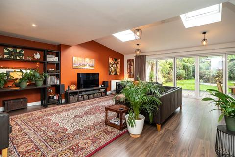 2 Flinders Close, St Albans, AL1 5SZ