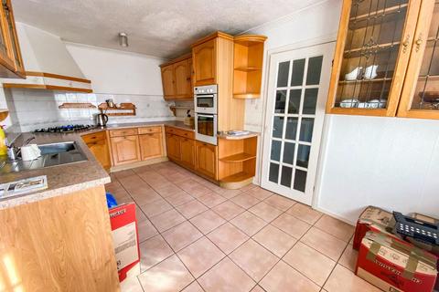 30 Knoll Drive, Warwick, CV34 5YQ