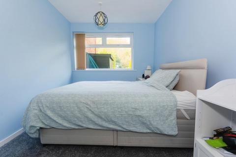 140 Rowood Drive, Solihull, B92 9LJ