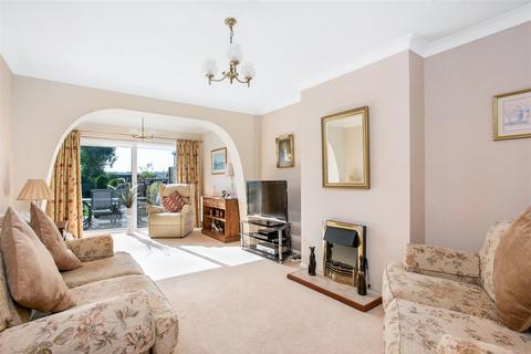 28 Fairview Road, Istead Rise, Gravesend, DA13 9DR