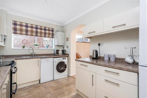 28 Fairview Road, Istead Rise, Gravesend, DA13 9DR