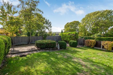 28 Fairview Road, Istead Rise, Gravesend, DA13 9DR