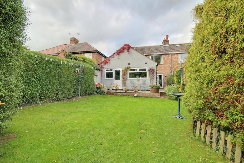 Woodland Drive, Anlaby, Hull 3 bed semidetached house for sale £250,000