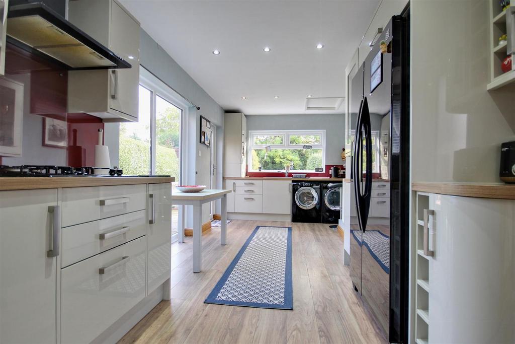 Stunning contemporary breakfast kitchen