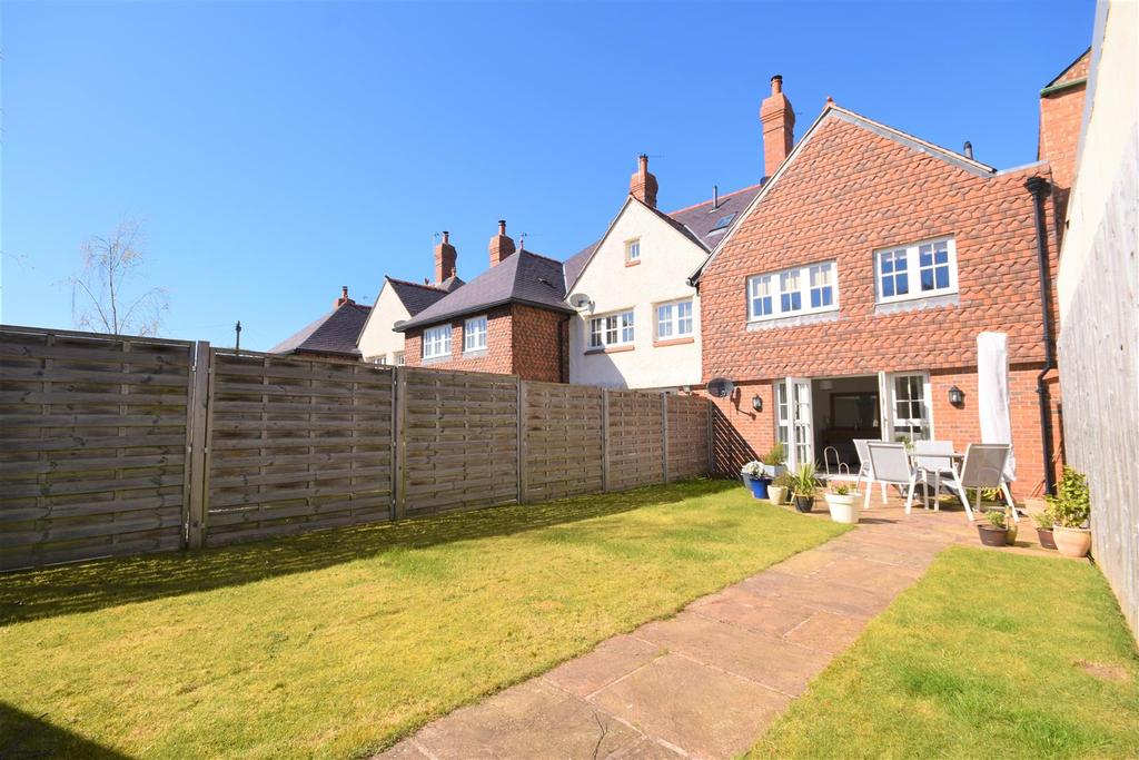 Neston Road, Willaston, Neston 3 bed cottage £1,400 pcm (£323 pw)