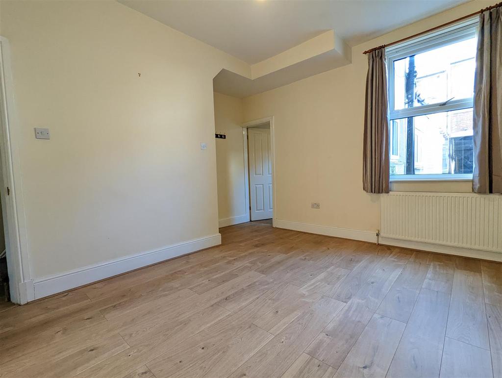 Jones Street, Salford 2 bed terraced house £900 pcm (£208 pw)