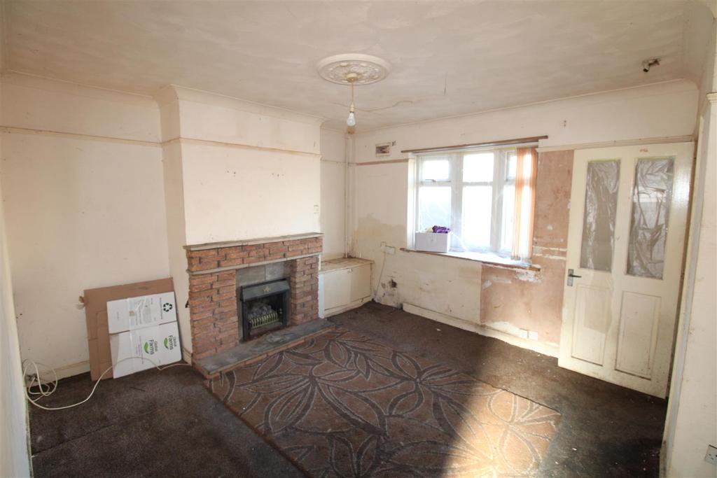 Cooper Avenue, Brierley Hill 2 bed semidetached house £130,000
