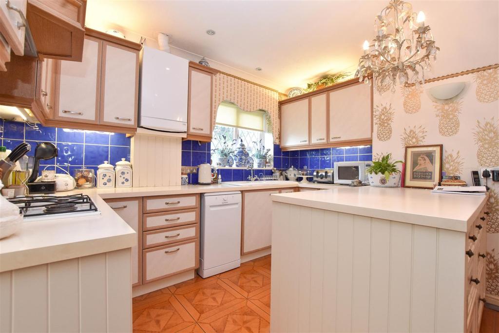 Thurrock Close, Eastbourne 2 bed detached bungalow £545,000