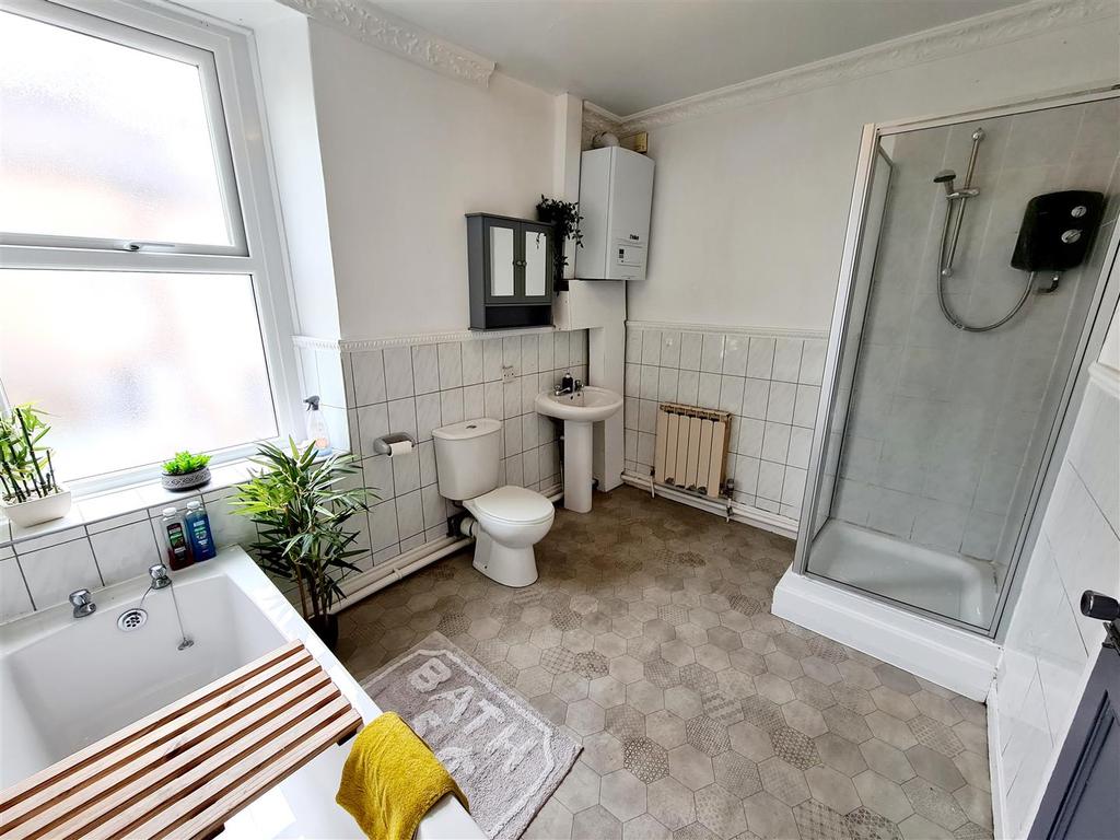 Ridge Street, Lancaster 3 bed private hall £1,521 pcm (£351 pw)
