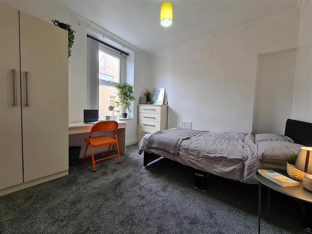 Ridge Street, Lancaster 3 bed private hall £1,521 pcm (£351 pw)