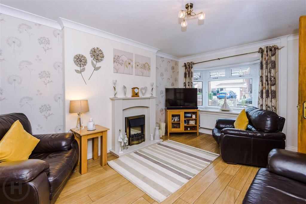Troutbeck Drive, Astley, Manchester 3 bed semidetached house £260,000