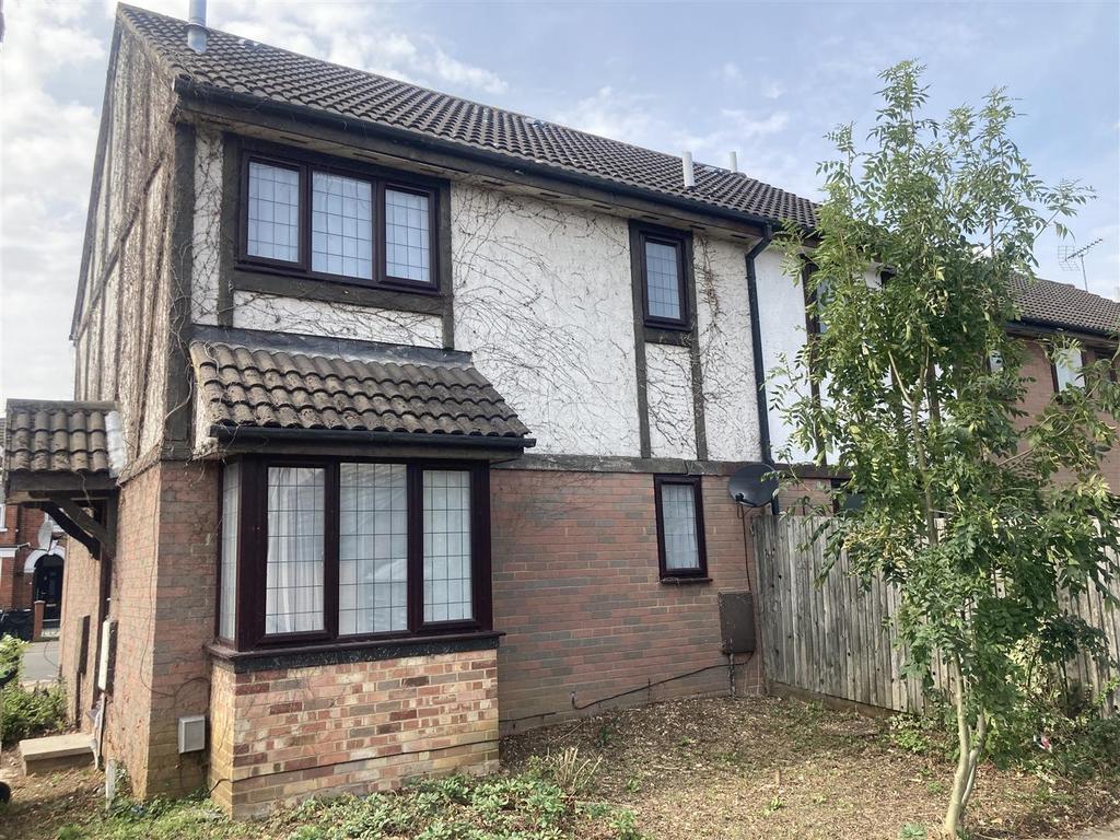 Queensbury Close, Bedford 1 bed end of terrace house £750 pcm (£173 pw)