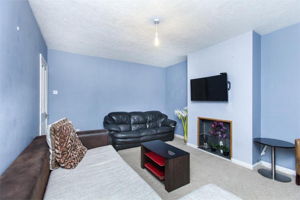 West Mead, Ruislip 2 bed for sale £395,000