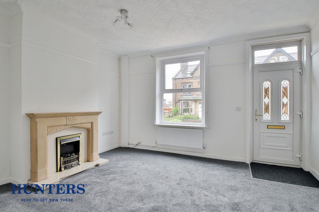 Featherstall Road, Littleborough, OL15 8NY 3 bed terraced house £800