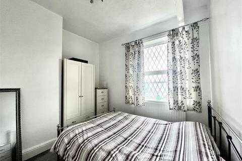 2 bedroom end of terrace house for sale - Leeds Road, Huddersfield