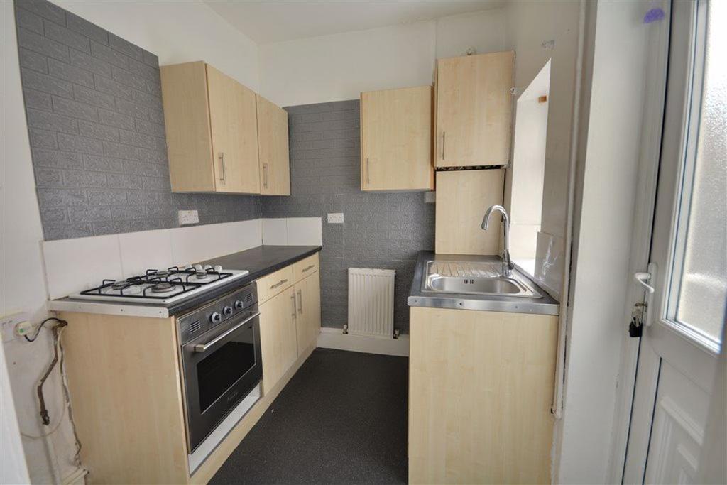 Wilson Street, Castleford, WF10 2 bed terraced house £625 pcm (£144 pw)