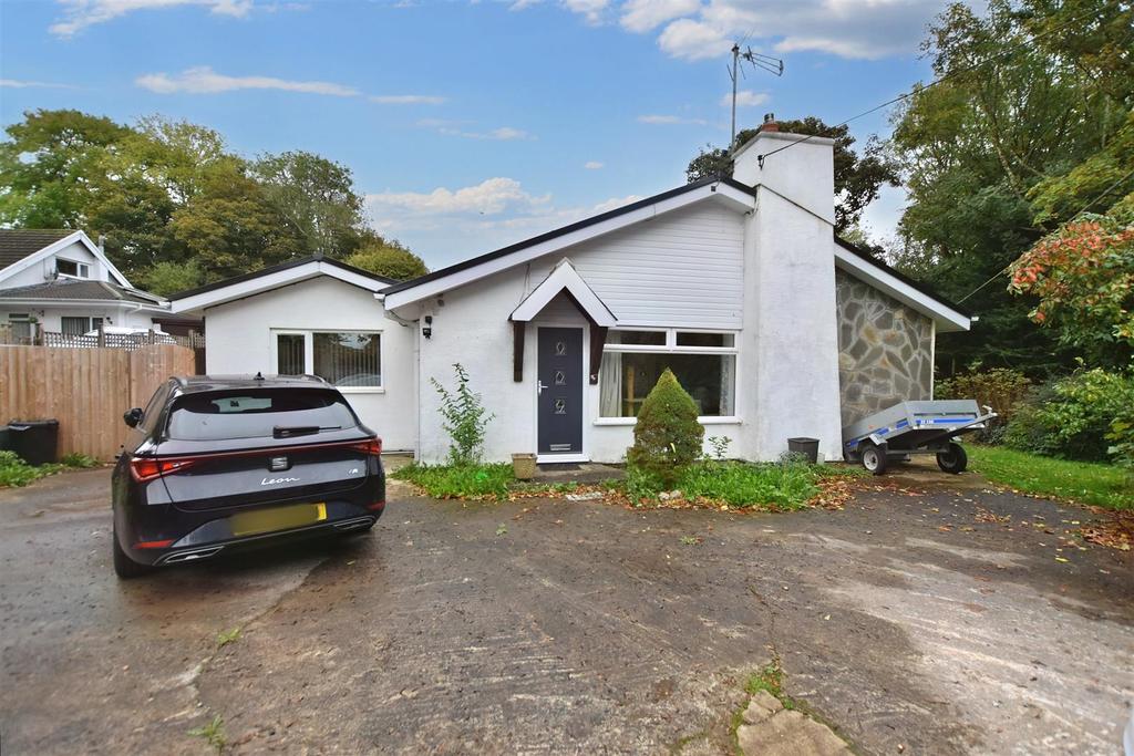 St. Florence, Tenby 3 bed detached bungalow for sale £400,000