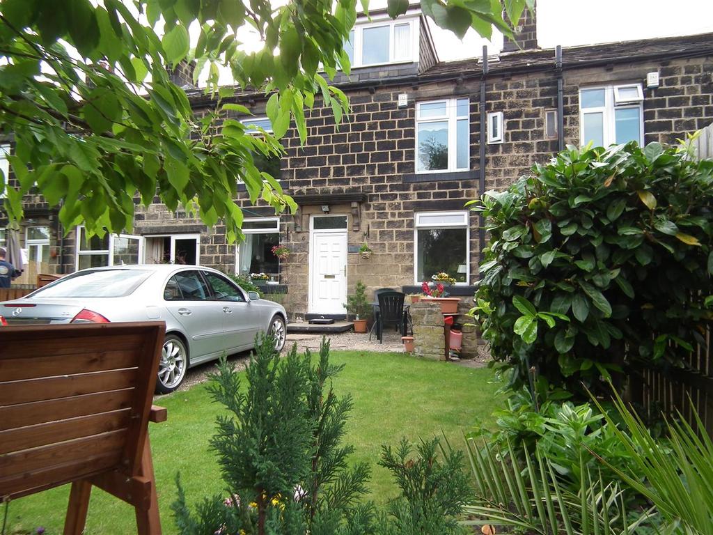 Leafield Place, Yeadon, Leeds 2 bed terraced house £825 pcm (£190 pw)