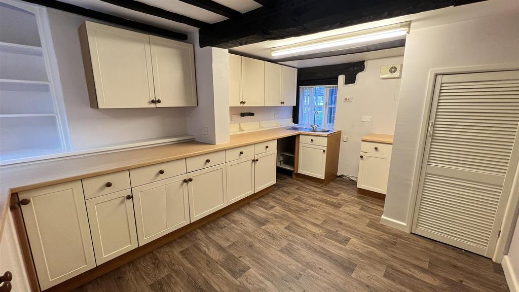 Brook Houses, Cawthorne, Barnsley 2 bed cottage £795 pcm (£183 pw)