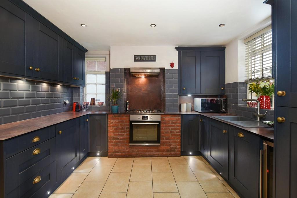 Kitchen .jpg