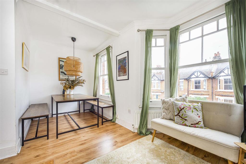 Godstone Road, St Margarets Village 3 bed £650,000