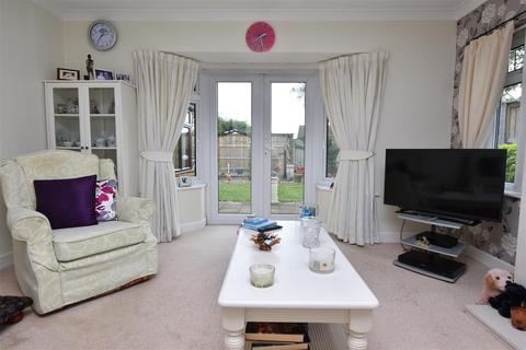 2 bedroom detached bungalow for sale - Spinney Hill Drive, Loughborough