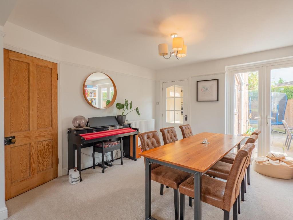 Open plan living/dining room