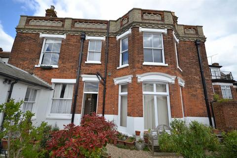 2 bedroom apartment to rent, High Street, Burnham-on-Crouch