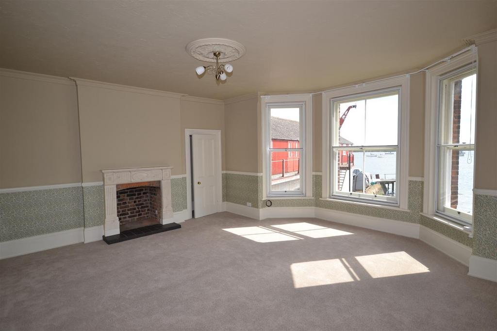11 A the High Street 023.JPG