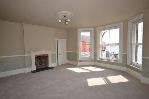 2 bedroom apartment to rent, High Street, Burnham-on-Crouch