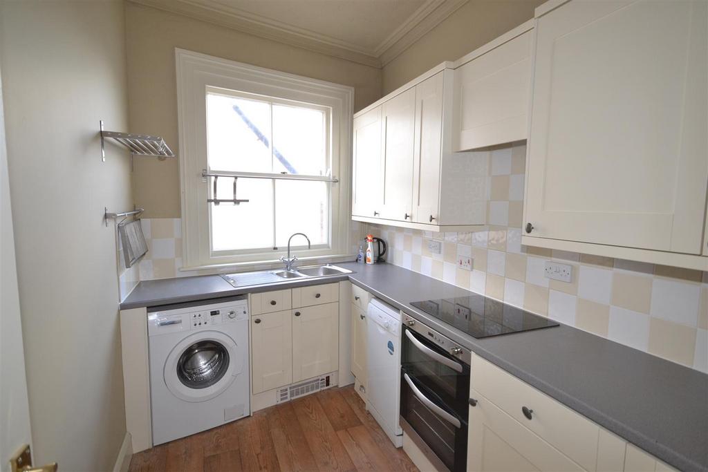 11 A the High Street 044.JPG