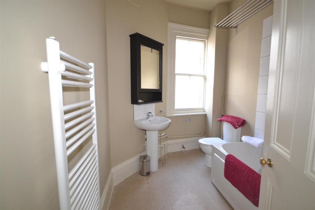 11 A the High Street 040.JPG