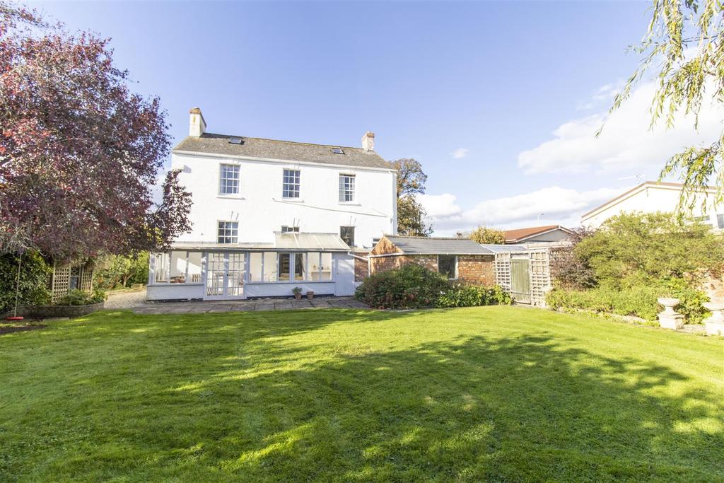 Tewkesbury Road, Longford 6 bed detached house £2,250 pcm (£519 pw)