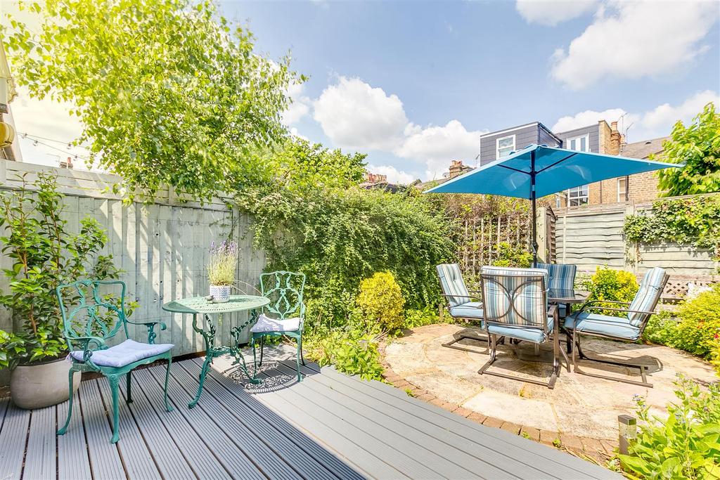 Reckitt Road, Chiswick 4 bed terraced house £4,600 pcm (£1,062 pw)