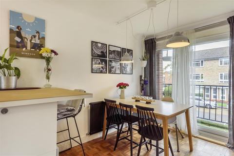 Flat 27, Osborne Court Osborne Road, Windsor, SL4 3EP