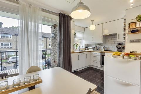 Flat 27, Osborne Court Osborne Road, Windsor, SL4 3EP