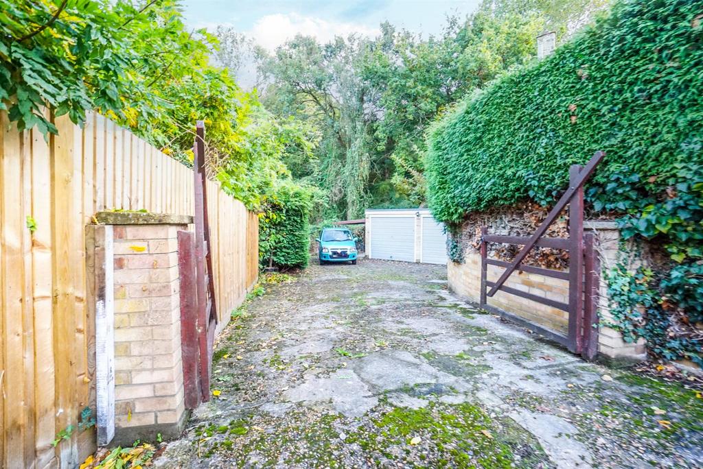 Ironlatch Avenue, St. LeonardsOnSea 4 bed detached house £425,000