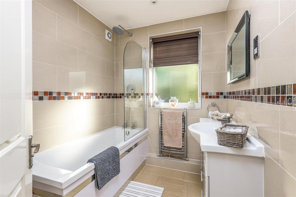 221018 - 194a Kimbolton Road, Bedford - 17.jpg