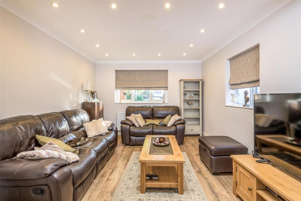 221018 - 194a Kimbolton Road, Bedford - 01.jpg