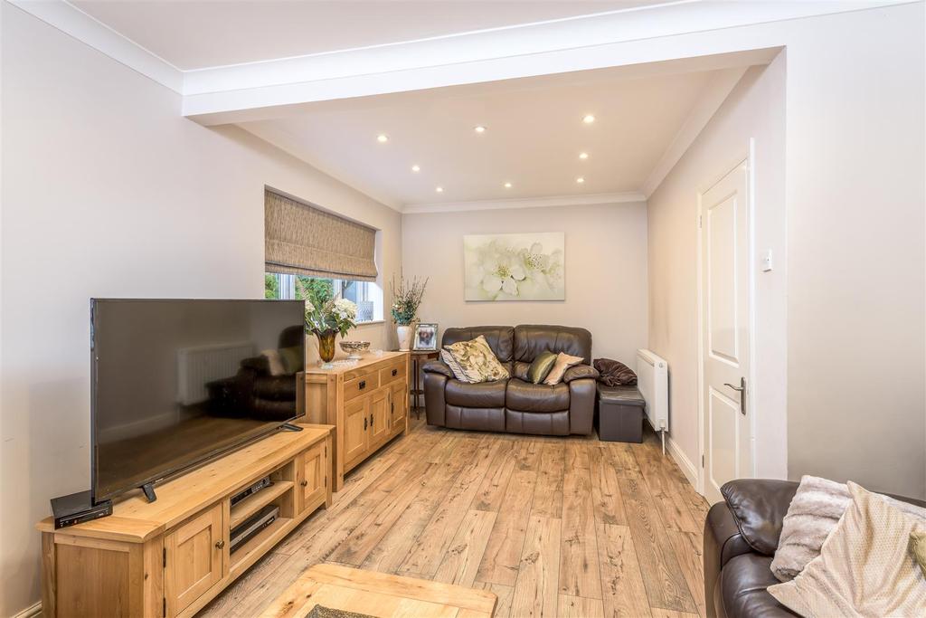 221018 - 194a Kimbolton Road, Bedford - 02.jpg