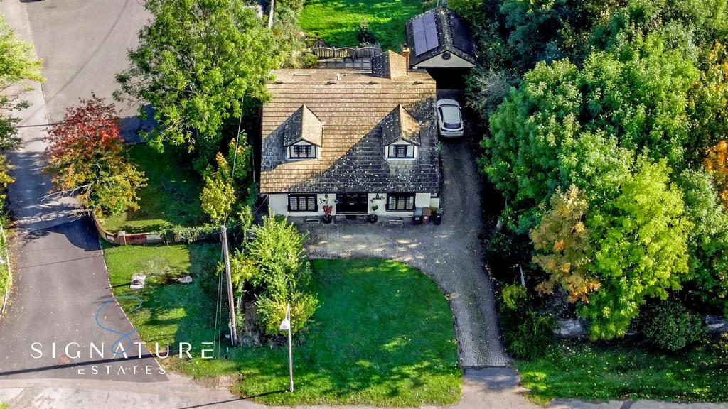 Bedmond Road, Abbots Langley 4 bed detached house £750,000