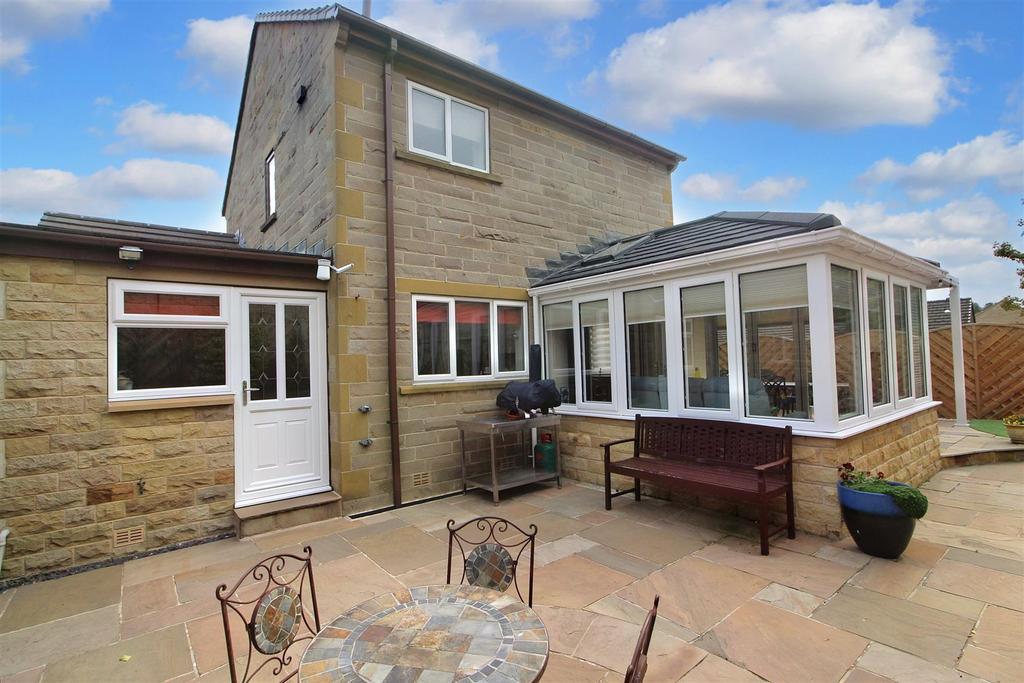 Score Croft, Skelmanthorpe, Huddersfield HD8 9EA 3 bed detached house